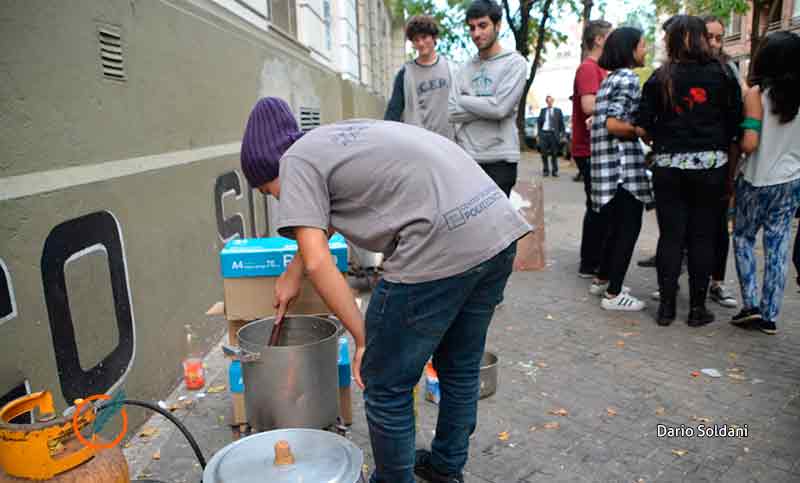 Se desarrolló en el Politécnico una sentada en reclamo de mejores condiciones edilicias