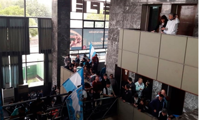 Tomaron la Empresa Provincial de Energía de Córdoba en defensa del Convenio Colectivo de Trabajo