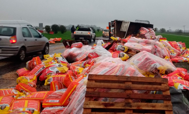 Accidente en la autopista Rosario Córdoba: choque entre camiones