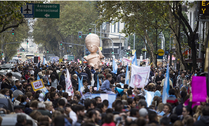 Miles de porteños marcharon contra la despenalización del aborto