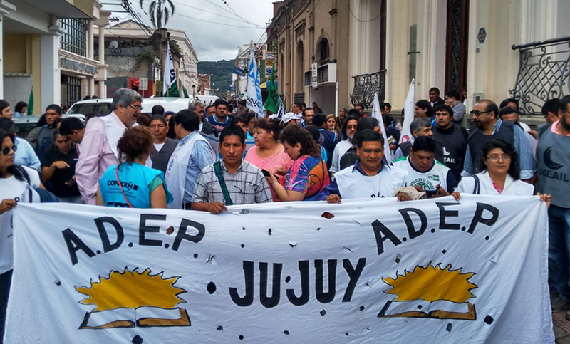 El Gobierno de Jujuy convocó a los docentes para tratar subas salariales