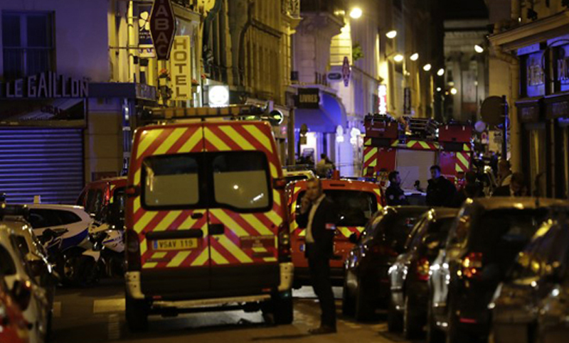 Ataque a cuchillazos en el centro de París deja un muerto y varios heridos