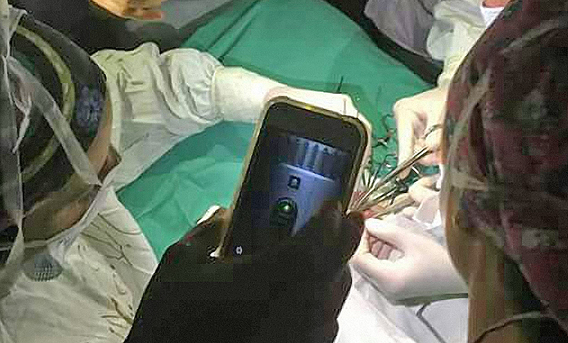 Operaban del corazón, se les cortó la luz y terminaron iluminando con celulares