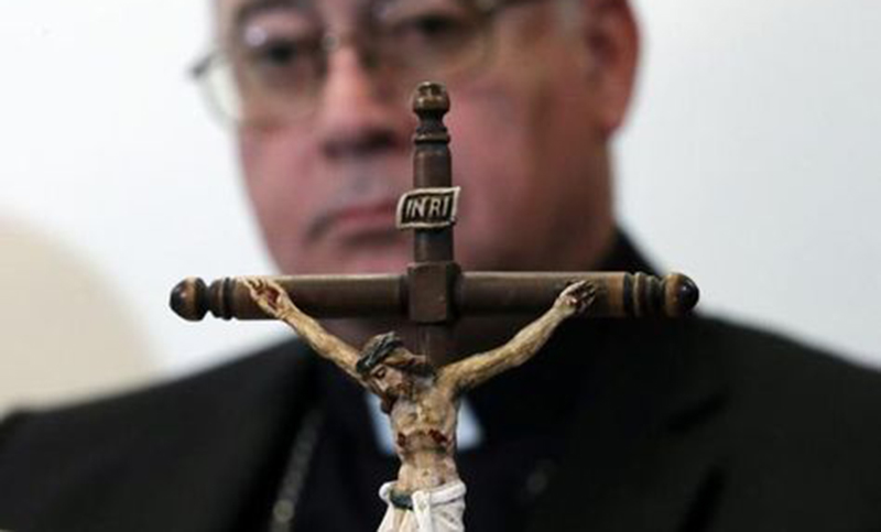 Iglesia chilena investiga a 13 sacerdotes por faltas al celibato y gastos irregulares