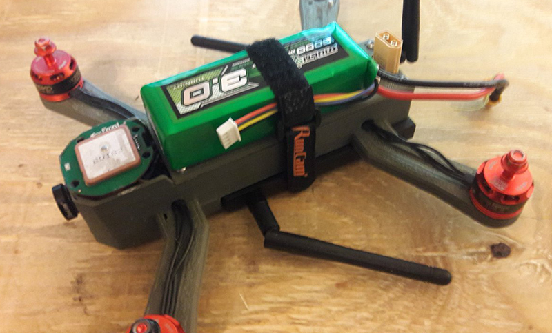 De los video juegos a la realidad: cómo hackean redes Wi-Fi desde un drone