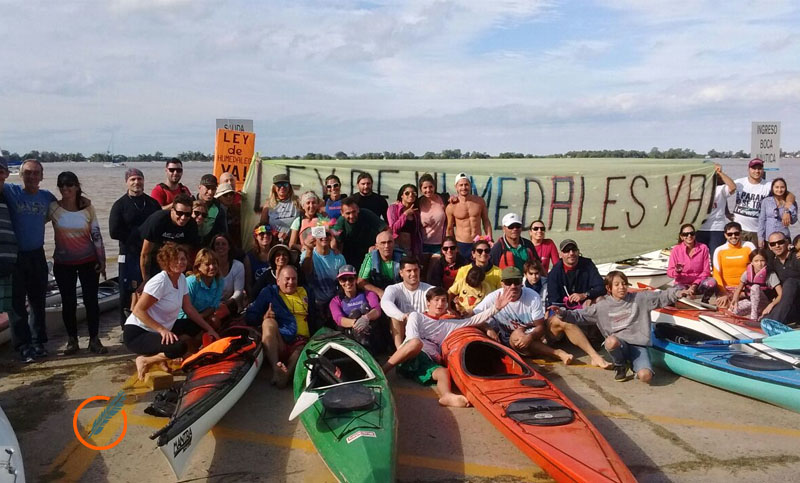 Grupo de kayakistas rosarinos reclamaron por una Ley de Humedales