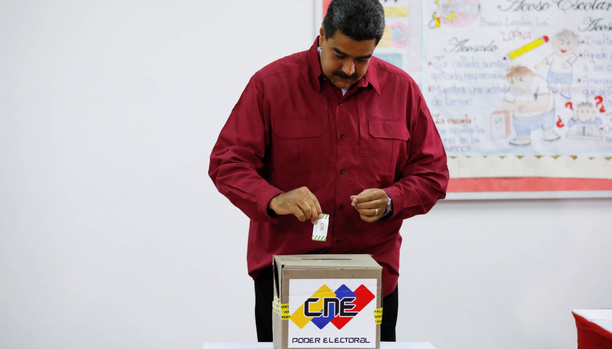Comenzaron las elecciones en Venezuela y Maduro fue el primero en votar