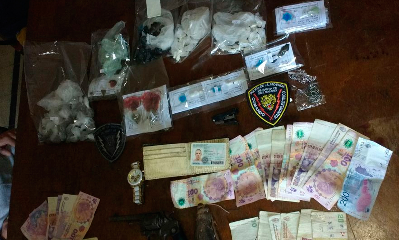 Amenazó a su madre con un arma y fue detenido con drogas