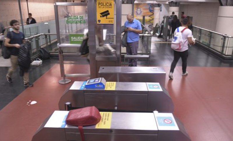 Metrovías suspendió 70 trabajadores por los paros y se enciende en conflicto en el subte