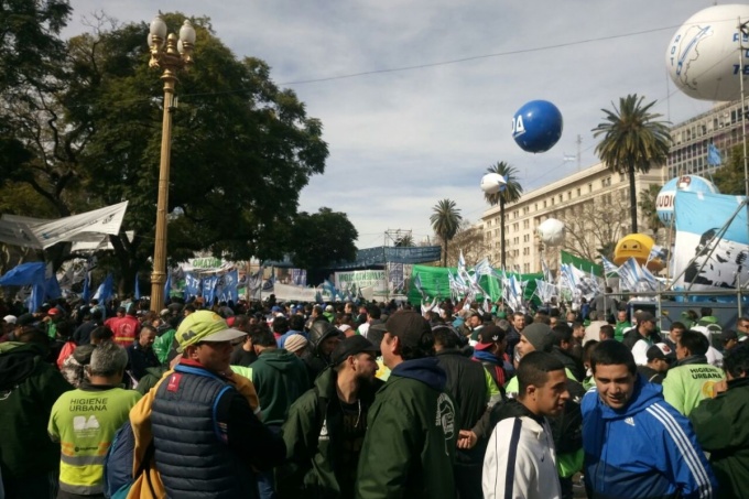 Camioneros ratifica el pedido del 27% de aumento