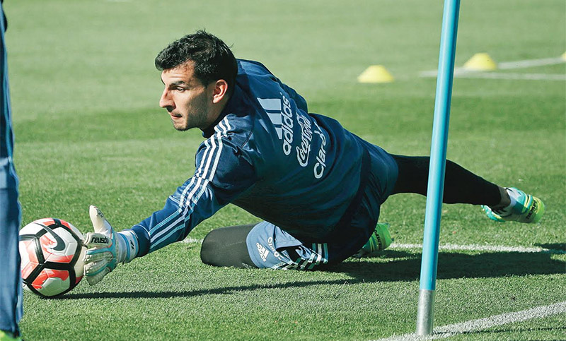 Guzmán se entrenó con Messi y compañía bajo las órdenes de Sampaoli