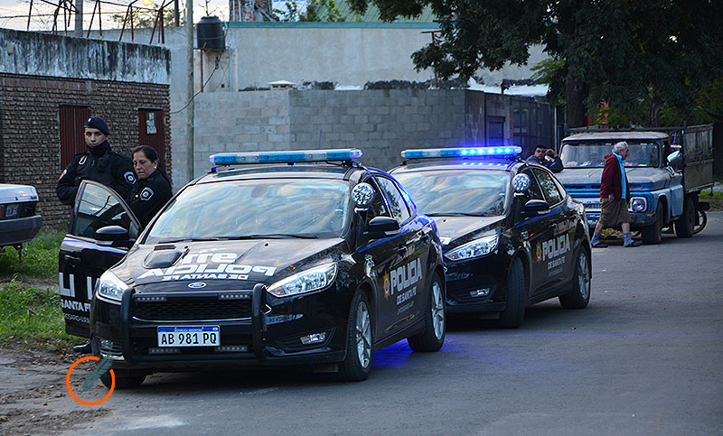Una mujer quiso desalojar a su hermano discapacitado pero los vecinos lo impidieron