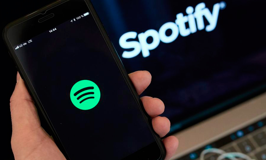 Spotify da marcha atrás a la sanción a artistas acusados de comportamiento «odioso»