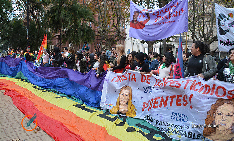 Masiva manifestación en Rosario para exigir “basta de travesticidios”