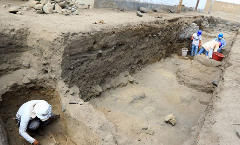 Arqueólogos hallan un nuevo sitio de sacrificio masivo de niños en Perú