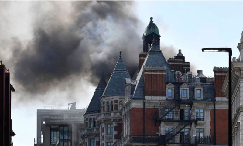 Un incendio afectó a un hotel de lujo de 12 plantas en Londres