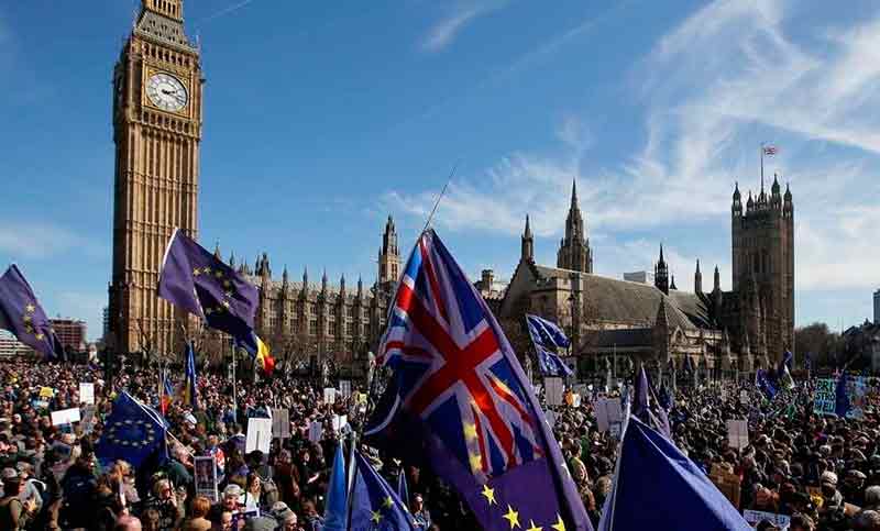Miles de británicos marchan en Londres a dos años del Brexit
