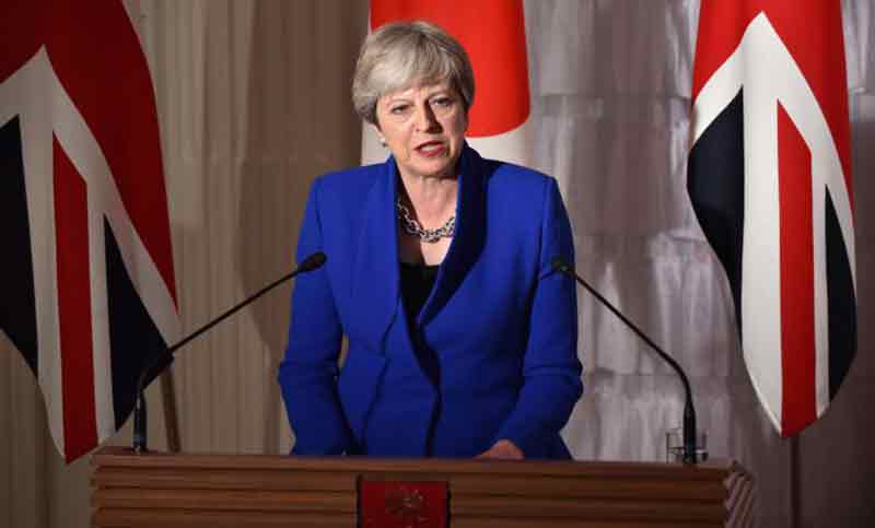 Gobierno de May en crisis tras renuncia de ministros por «Brexit»