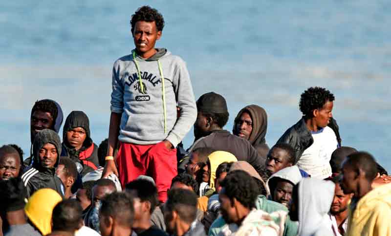 Más de 900 migrantes desembarcan en Sicilia