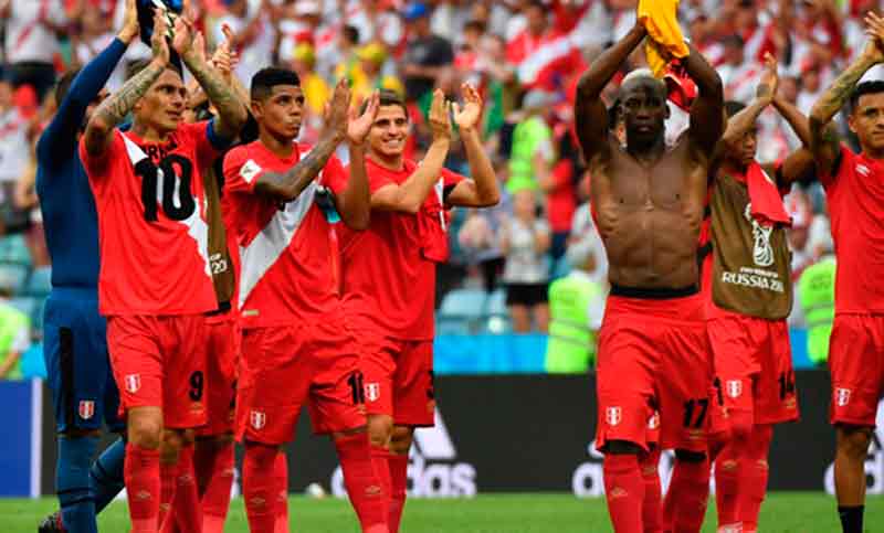 Perú se despidió del Mundial con triunfo 2-0 ante Australia, que quedó eliminada