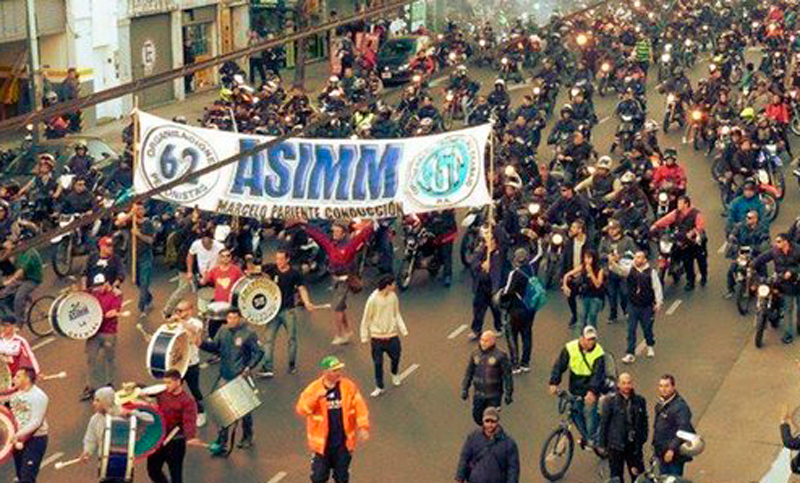 Motociclistas y mensajeros exigen un 25% de aumento