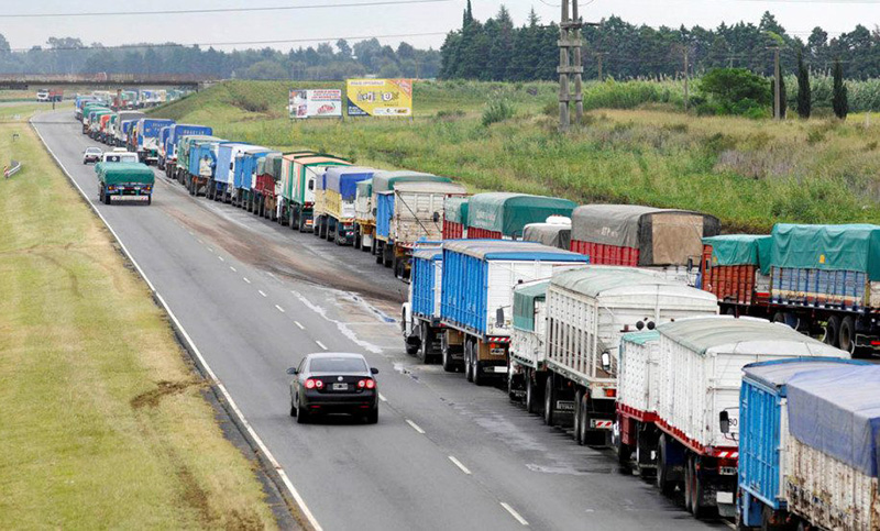 Transportistas se quejan por el alza de costos