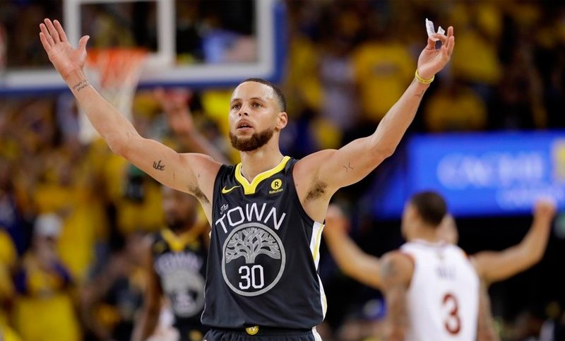 Los Warriors se ponen 2-0 en la serie final ante Cavaliers