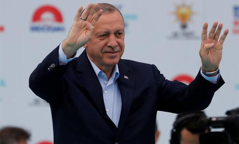 Erdogan se declaró reelecto en Turquía al obtener el 53% de los votos