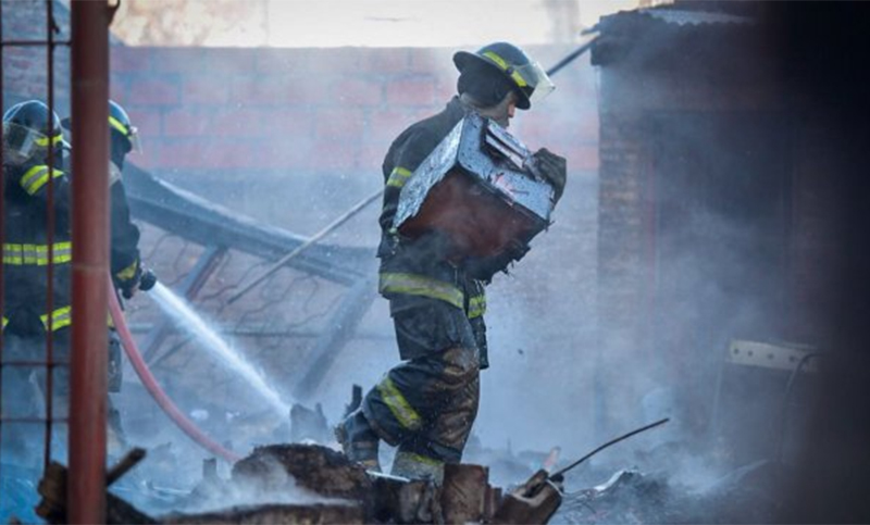 Un nene de 12 años murió envuelto en llamas al incendiarse su precaria vivienda