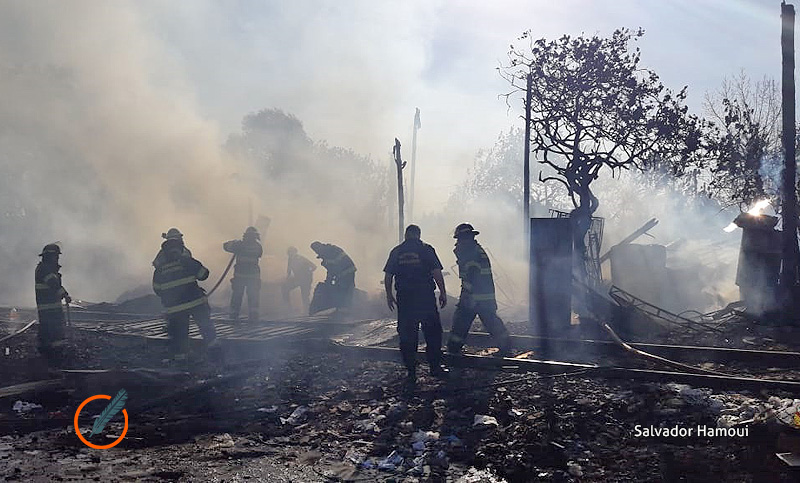 Un incendio en un galpón tuvo en vilo a barrio Ludueña