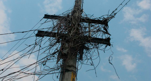 Detectan casas «colgadas» de la luz en un lujoso barrio privado de Quilmes
