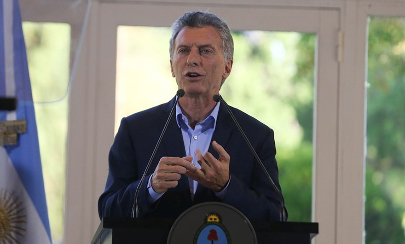 Macri encabeza una reunión de gabinete después de un mal jueves para la economía