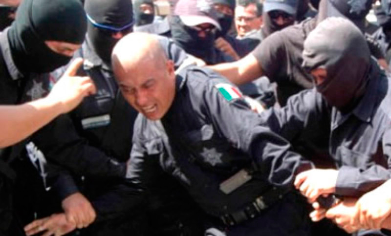 Detuvieron a todos los policías de un municipio mexicano por el asesinato de un candidato a alcaide