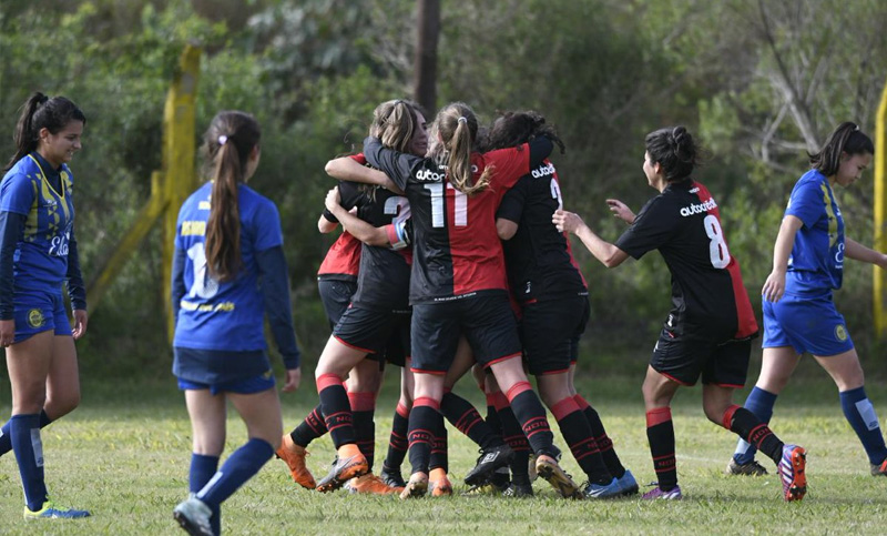 Newell’s goleó a Central B y se quedó con el segundo clásico, mientras Provincial lidera