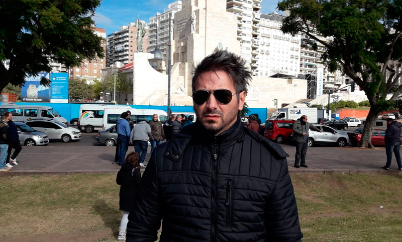 Choferes de transporte especial reclaman mejoras salariales en el Monumento