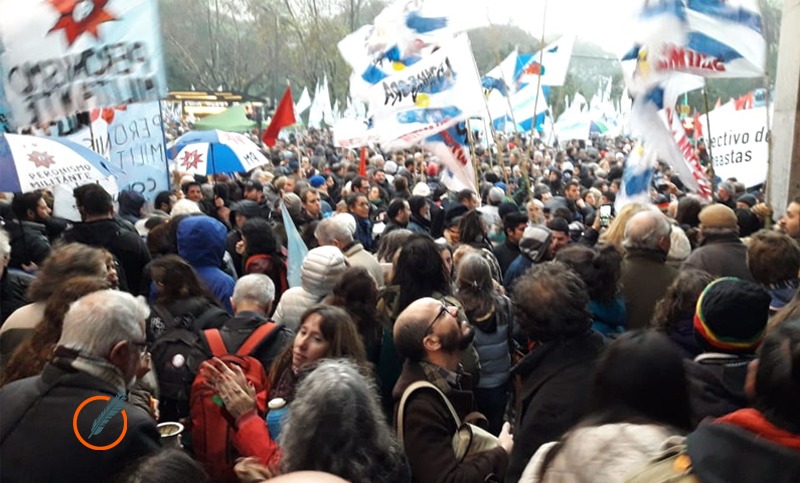 Rechazo al decreto de Macri sobre las Fuerzas Armadas frente al Ministerio de Defensa