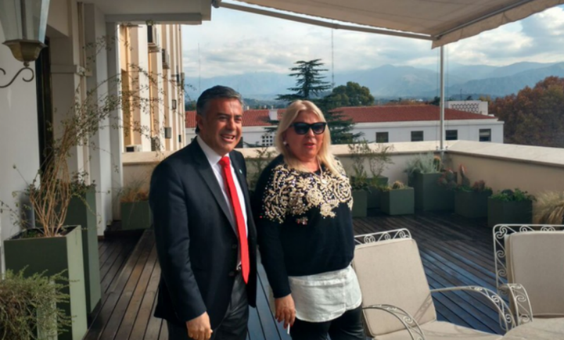 “Los argentinos necesitan seriedad, no un stand up”, le respondió la UCR a Carrió