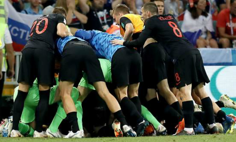 Croacia sacó al anfitrión de la Copa y está entre los cuatro mejores