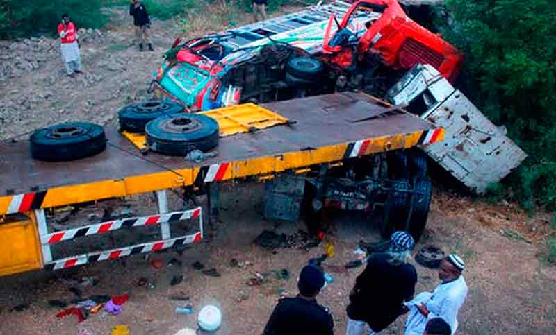Al menos 16 muertos en accidente de carretera en Pakistán