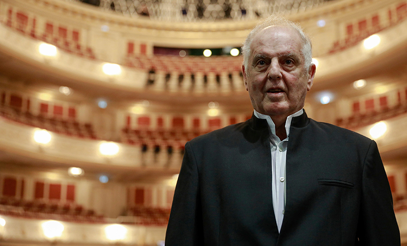 Barenboim, «avergonzado» de ser israelí