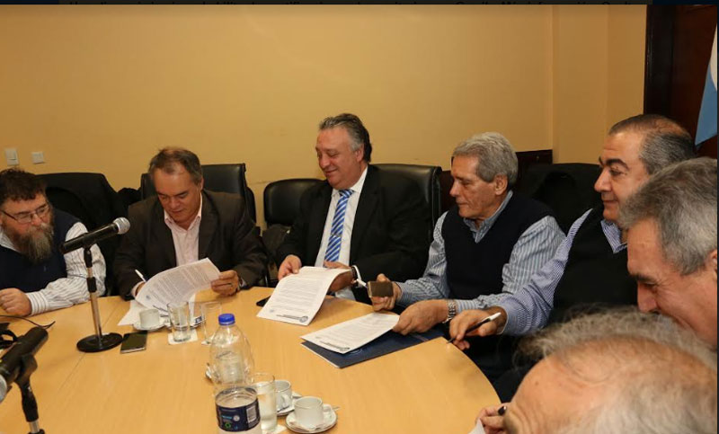 La CGT y Cgera firmaron un documento para pedirle diálogo al Gobierno