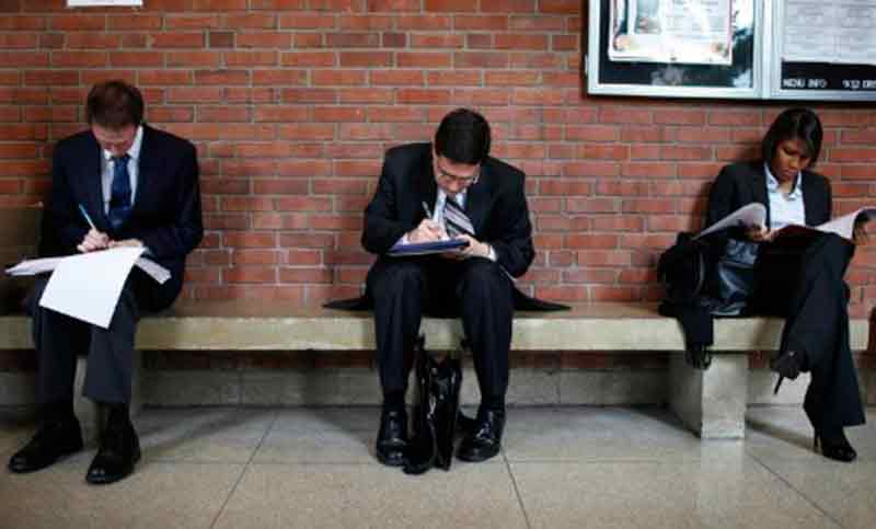 Las solicitudes de seguro por desempleo caen con fuerza en Estados Unidos