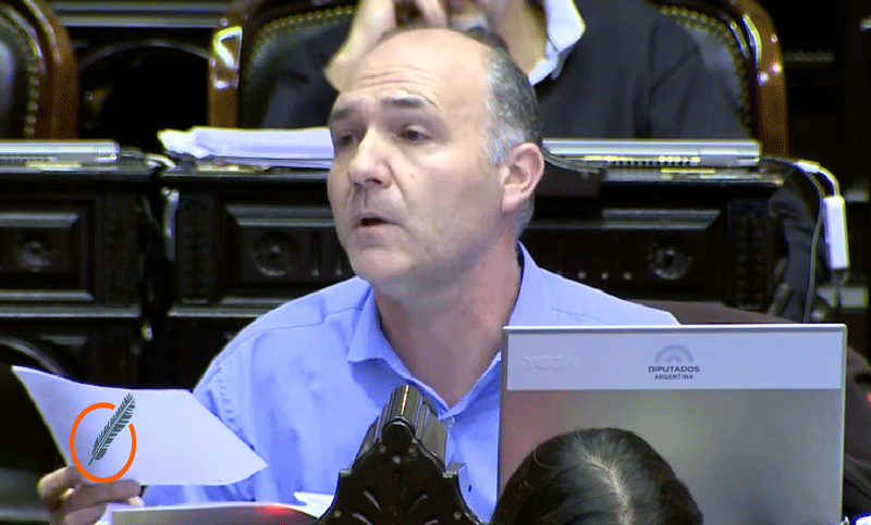 «La designación de «Nicky» Caputo como cónsul honorario de Singapur, huele a negocio»