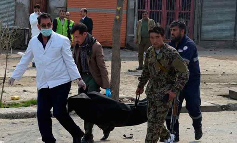 Varias víctimas en atentado suicida en Kabul a la salida de las oficinas
