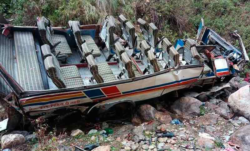 Cuarenta y cuatro muertos en un accidente de autocar en el norte de India