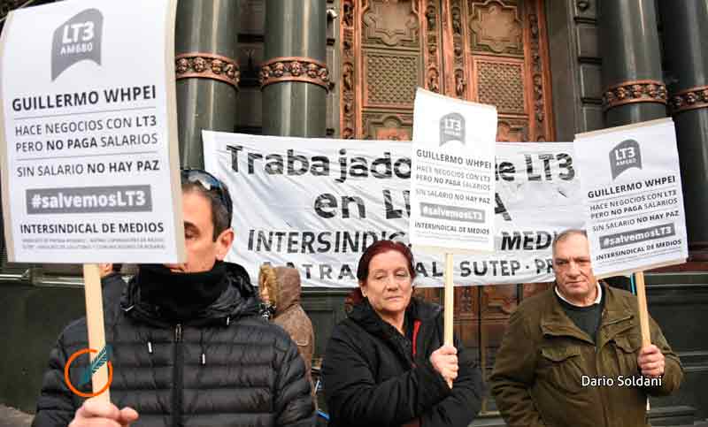 “Sin salario no hay paz”: trabajadores de LT3 se manifestaron contra Guillermo Whpei