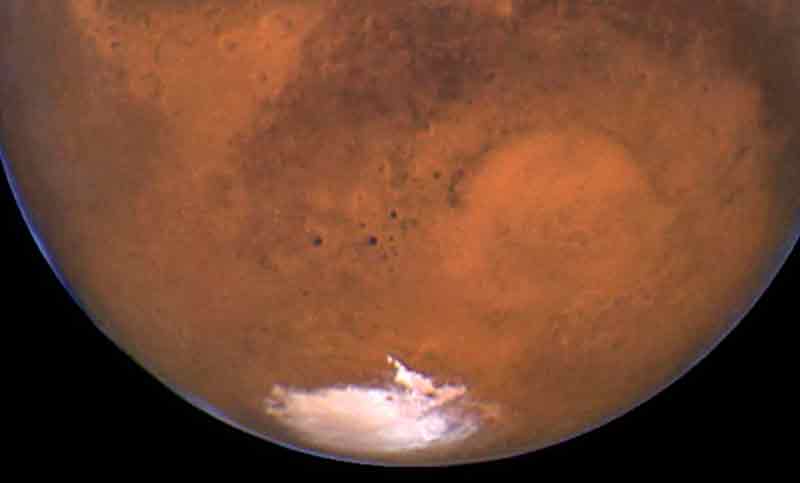 Descubren el primer lago de agua líquida en Marte