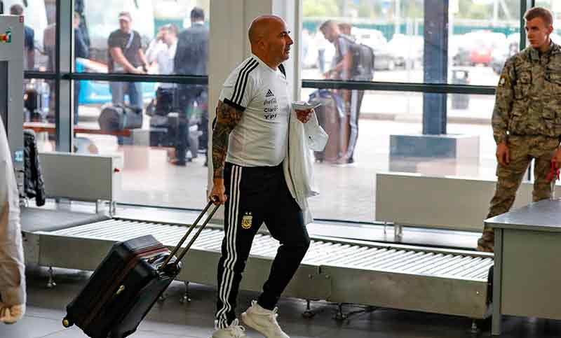 Tras la eliminación en Rusia, Tapia y Sampaoli regresaron a la Argentina