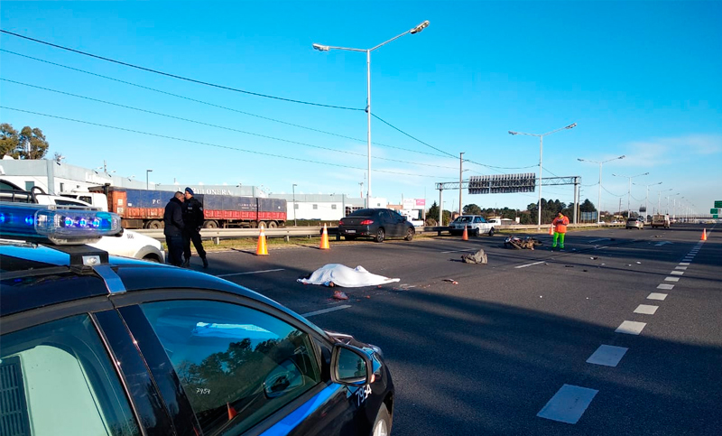 Accidente fatal en Circunvalación: motociclista murió al ser embestido por un camión