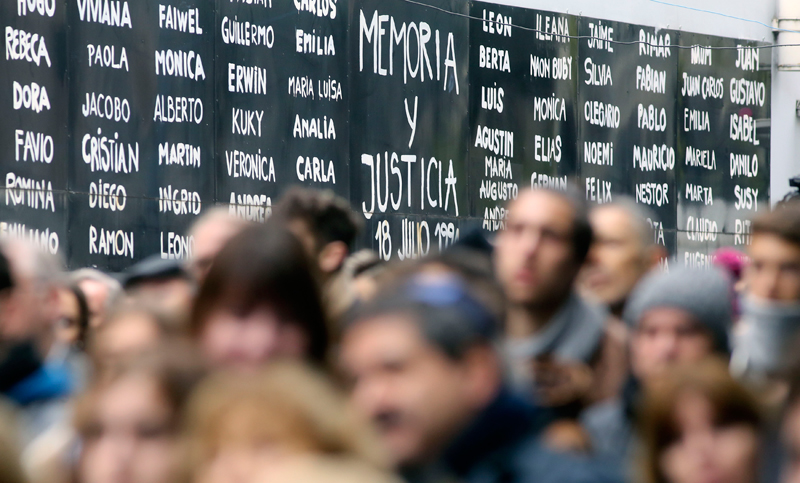 Familiares de víctimas de Amia reclamaron a Macri que «denuncie concretamente» a Irán como autor del atentado